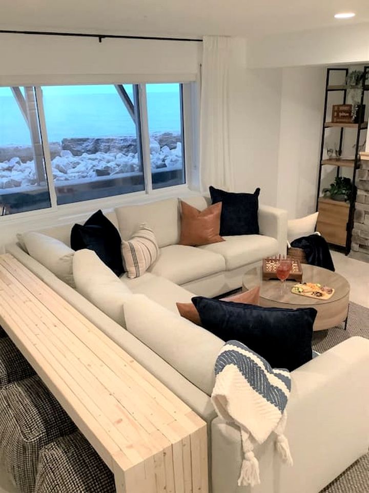 Beachfront Cottage with Stunning Sights in Leamington, Ontario
