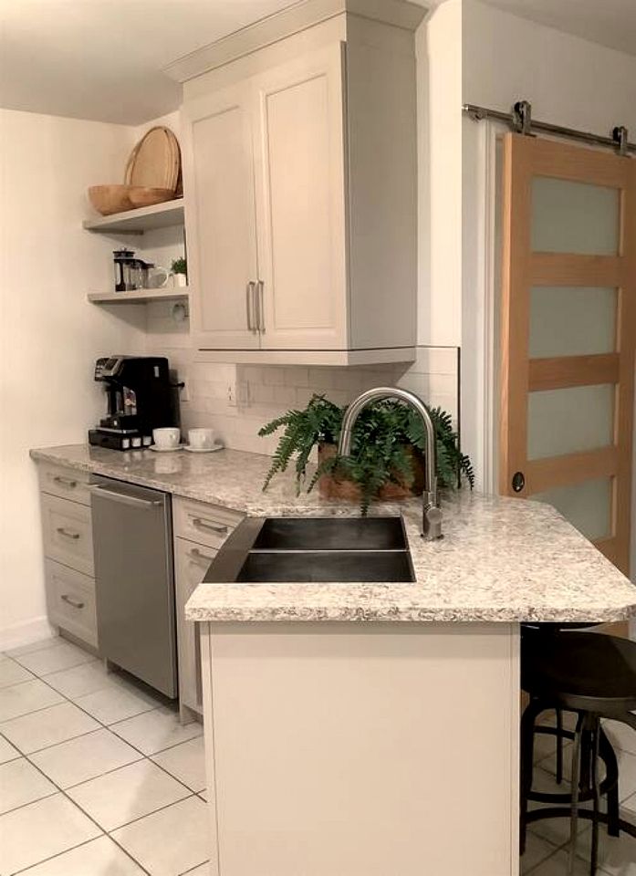 Beachfront Cottage with Stunning Sights in Leamington, Ontario
