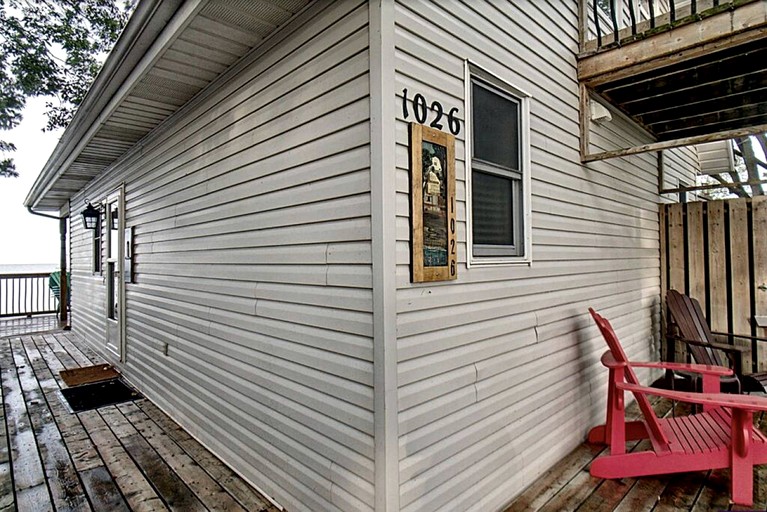Cottages (Canada, Leamington, Ontario)