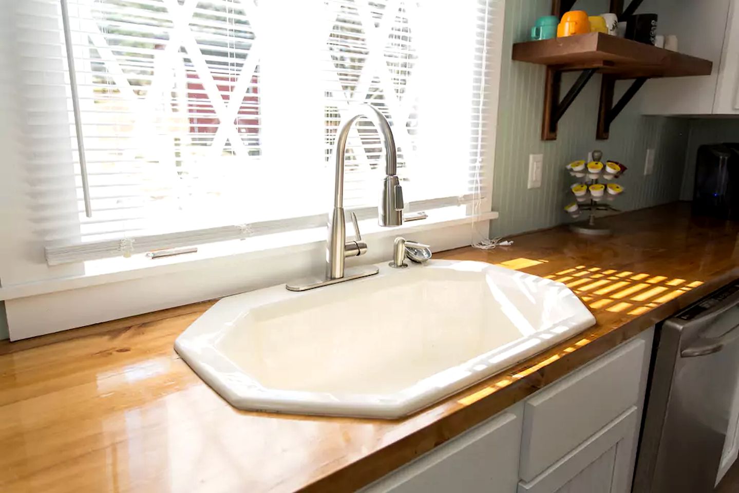 Spacious Cottage Getaway with Hot Tub near the Shenandoah River, Virginia