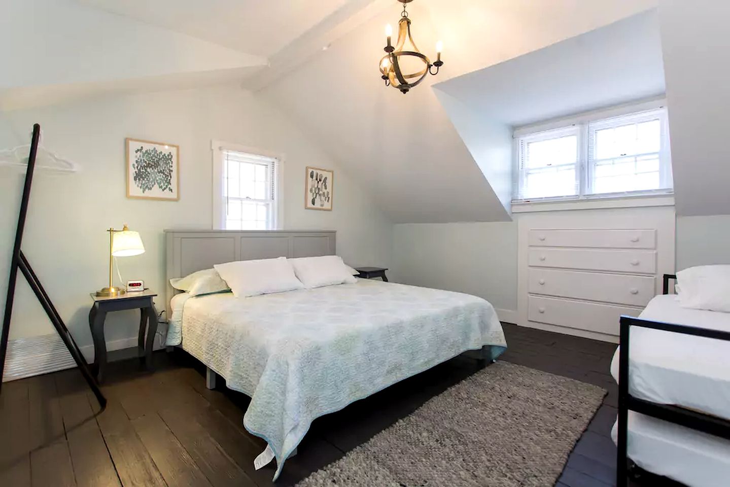 Spacious Cottage Getaway with Hot Tub near the Shenandoah River, Virginia