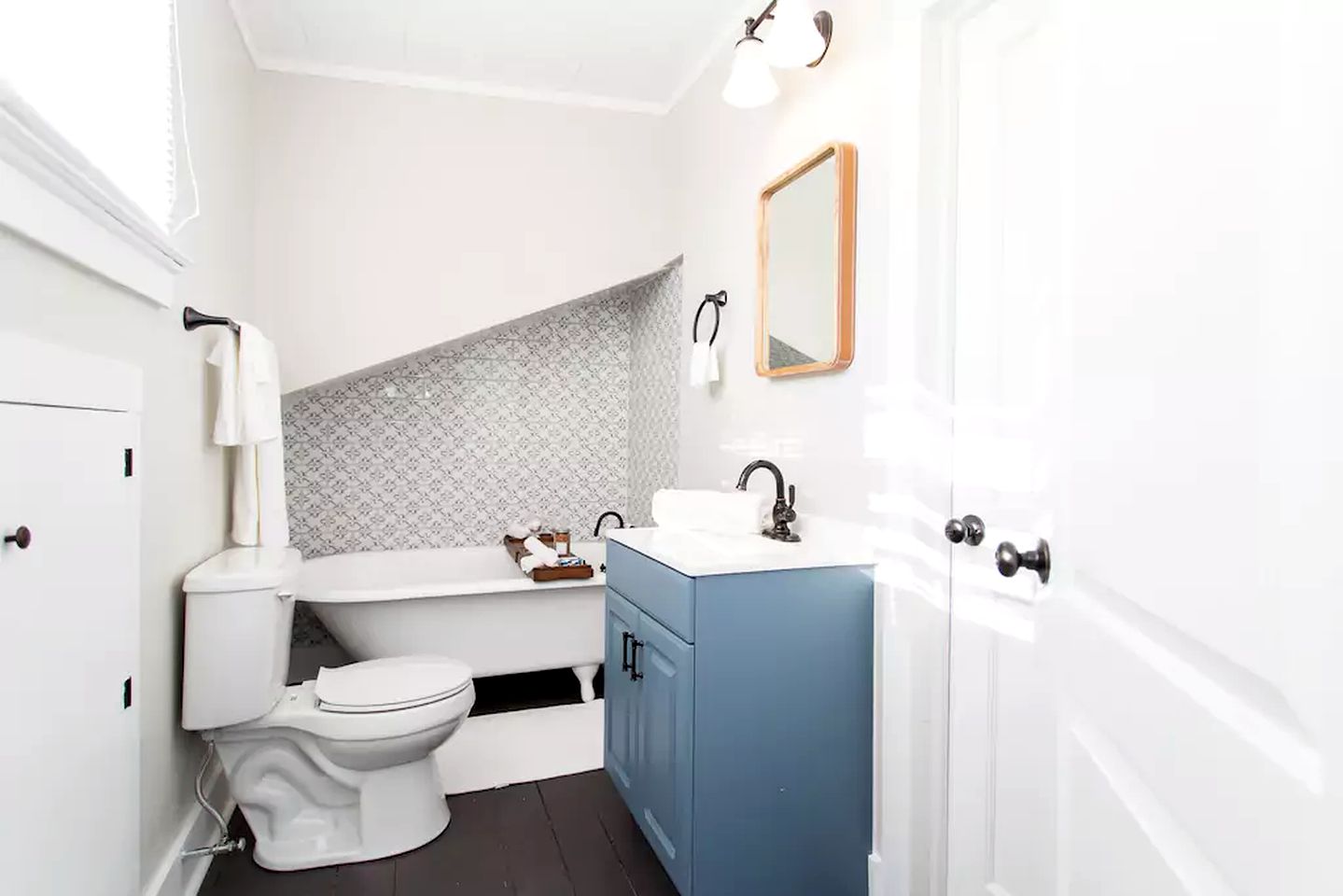 Spacious Cottage Getaway with Hot Tub near the Shenandoah River, Virginia