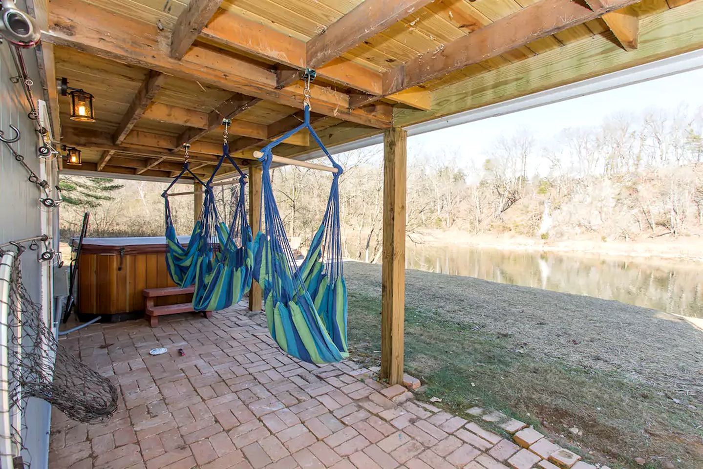 Spacious Cottage Getaway with Hot Tub near the Shenandoah River, Virginia