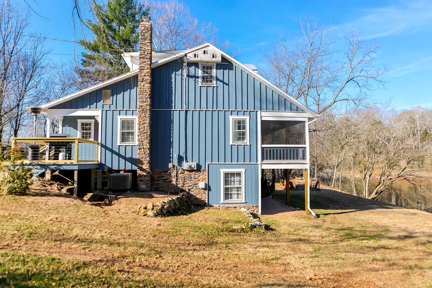 Spacious Cottage Getaway with Hot Tub near the Shenandoah River, Virginia