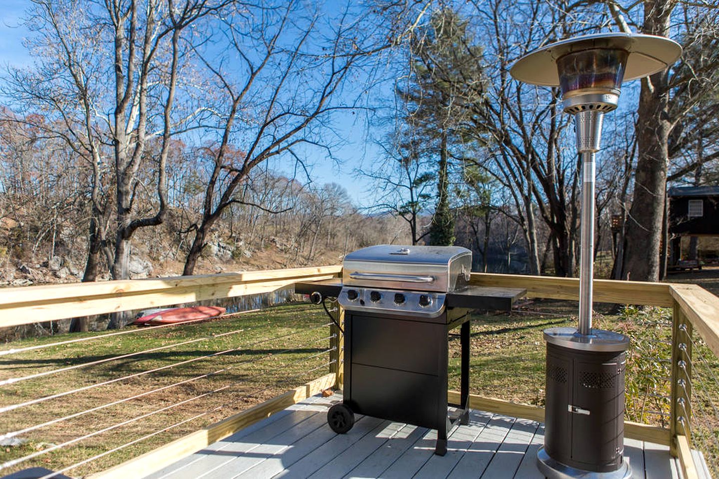 Spacious Cottage Getaway with Hot Tub near the Shenandoah River, Virginia