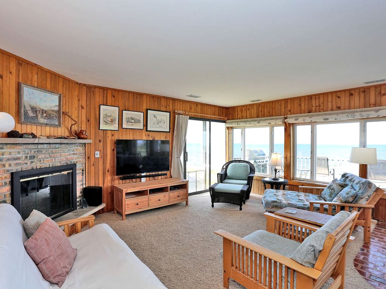 Beautiful Lakeside Cottage Rental on the Shore of Lake Michigan in Grand Haven