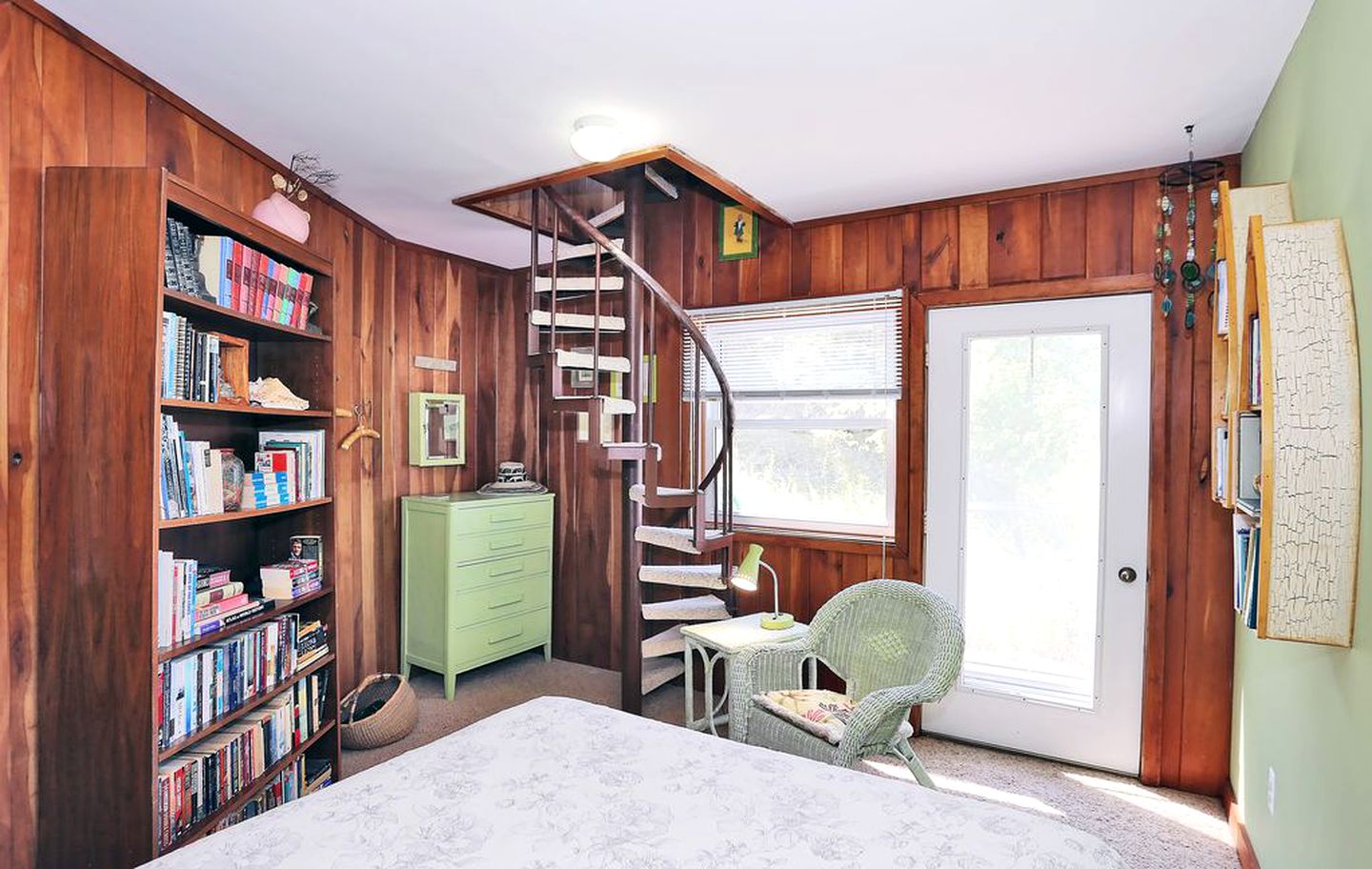 Beautiful Lakeside Cottage Rental on the Shore of Lake Michigan in Grand Haven