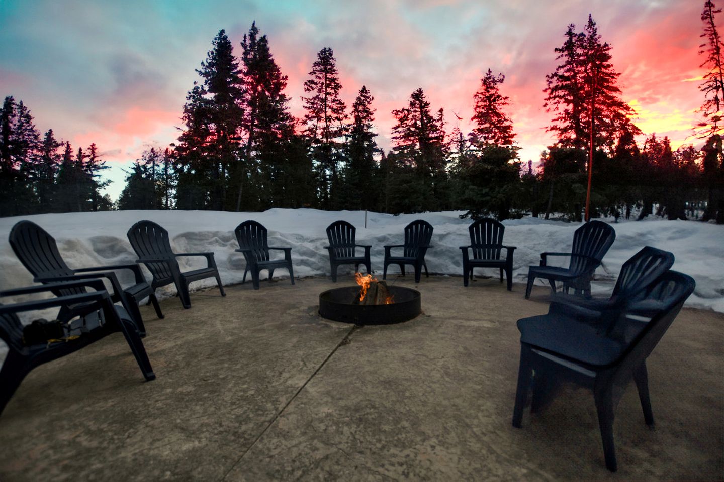 Gorgeous and Fully Equipped Cabin with Hot Tub in Duck Creek Village, Perfect for a Family Holiday in the Mountains