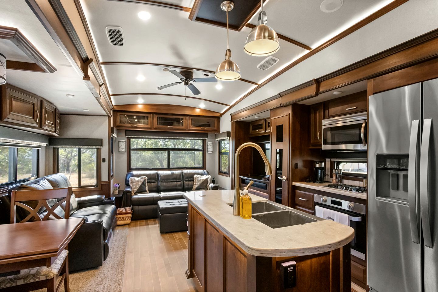 One of a Kind Converted School Bus Offers Scenic, Texan Tranquility in Purdon Groves