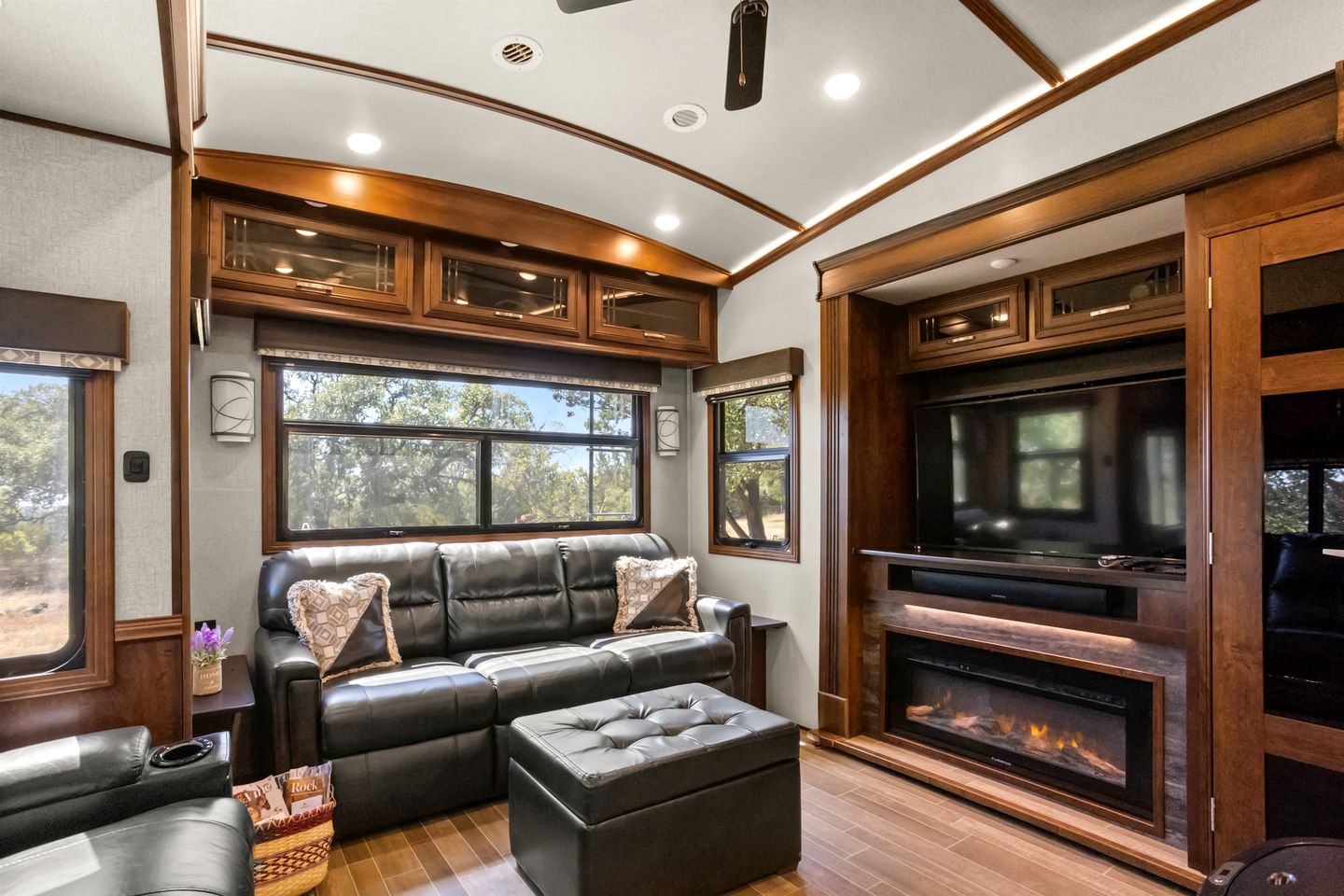 One of a Kind Converted School Bus Offers Scenic, Texan Tranquility in Purdon Groves