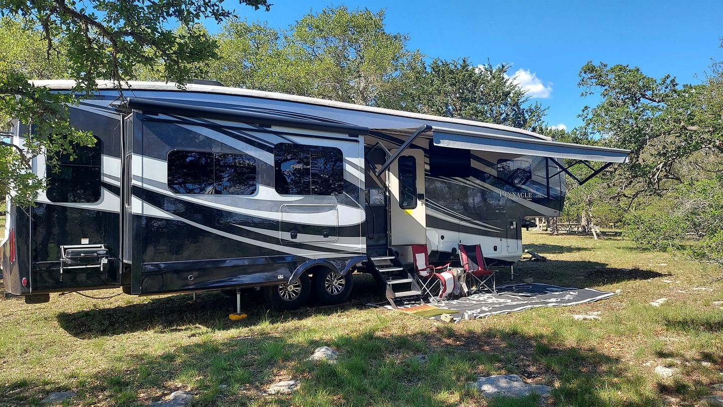 One of a Kind Converted School Bus Offers Scenic, Texan Tranquility in Purdon Groves