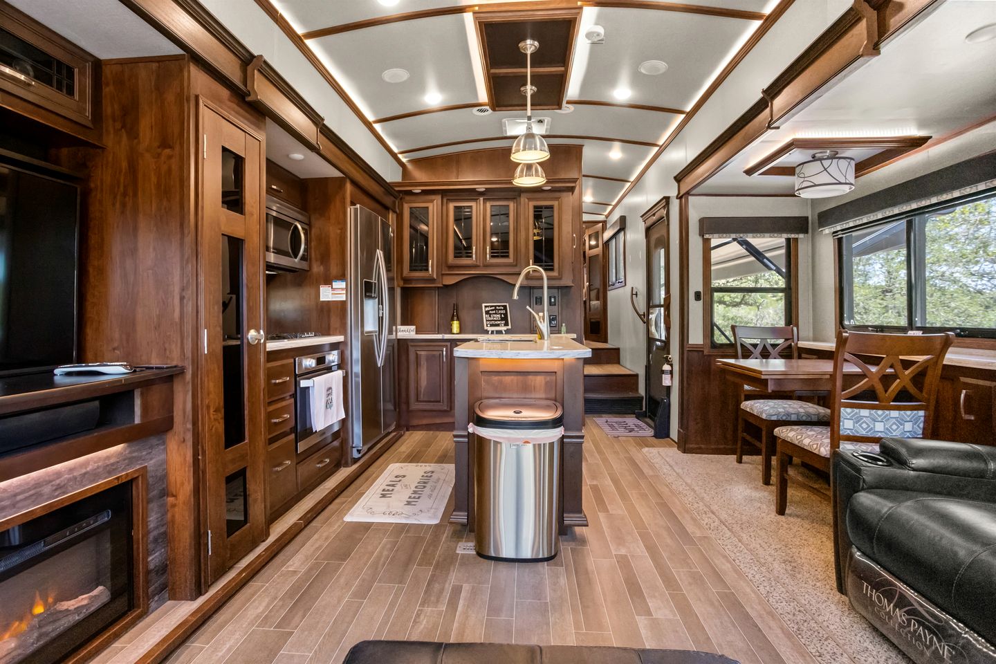One of a Kind Converted School Bus Offers Scenic, Texan Tranquility in Purdon Groves