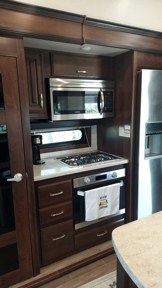 One of a Kind Converted School Bus Offers Scenic, Texan Tranquility in Purdon Groves