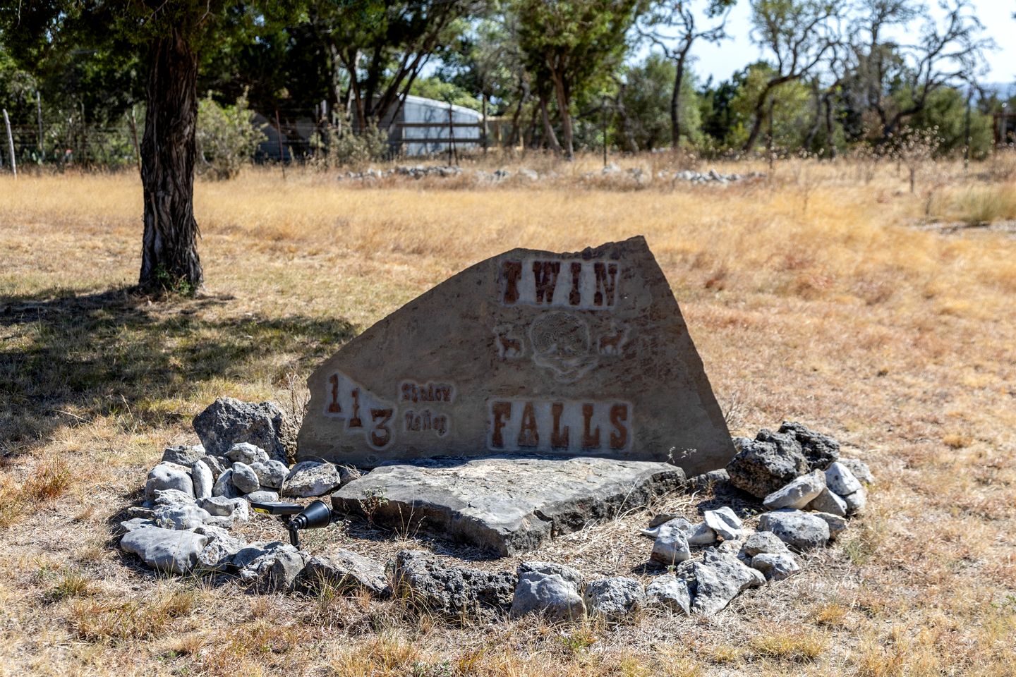 One of a Kind Converted School Bus Offers Scenic, Texan Tranquility in Purdon Groves