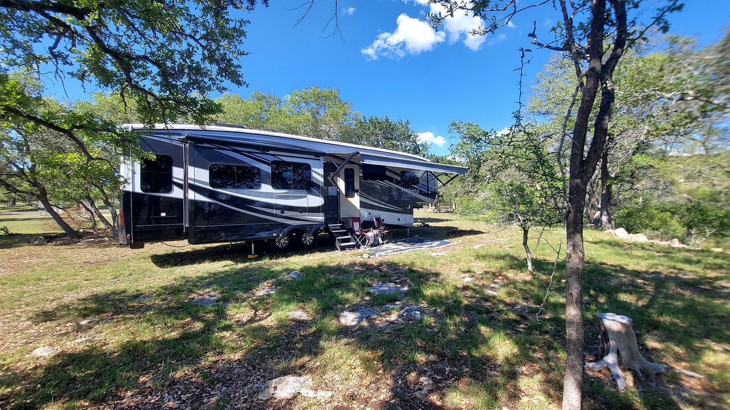 One of a Kind Converted School Bus Offers Scenic, Texan Tranquility in Purdon Groves