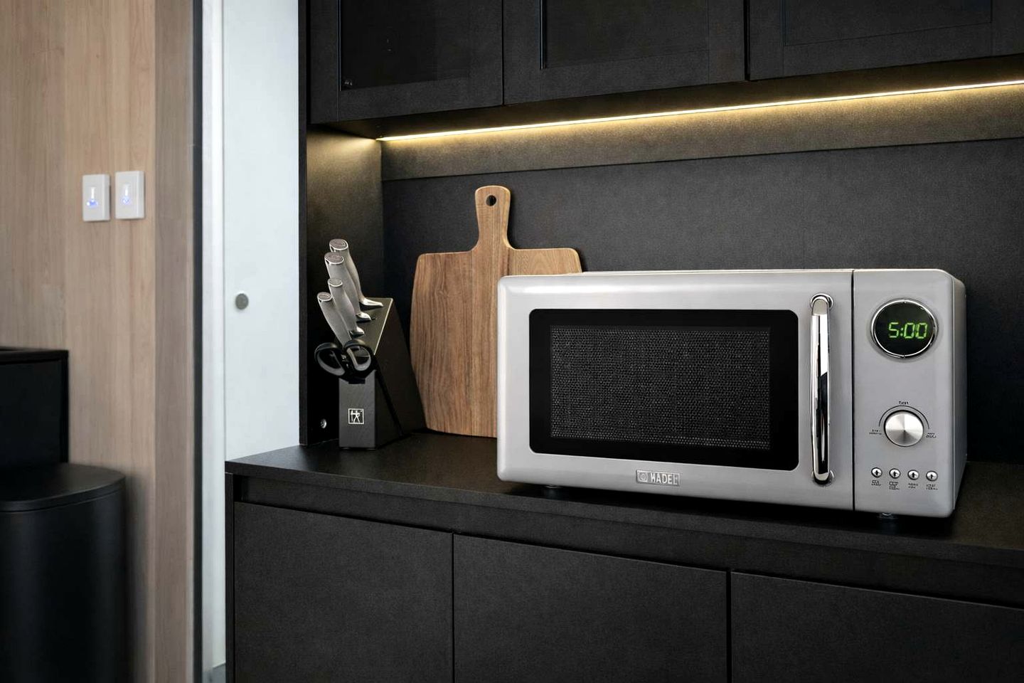 Scandinavian-Inspired Desert Retreat with Mirrored Views | Near Torrey, Utah