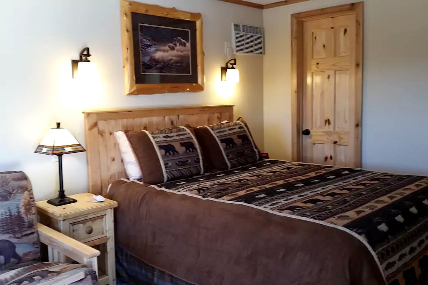 Rustic Mountain Retreat Perfect for Large Groups in Kingston, Idaho