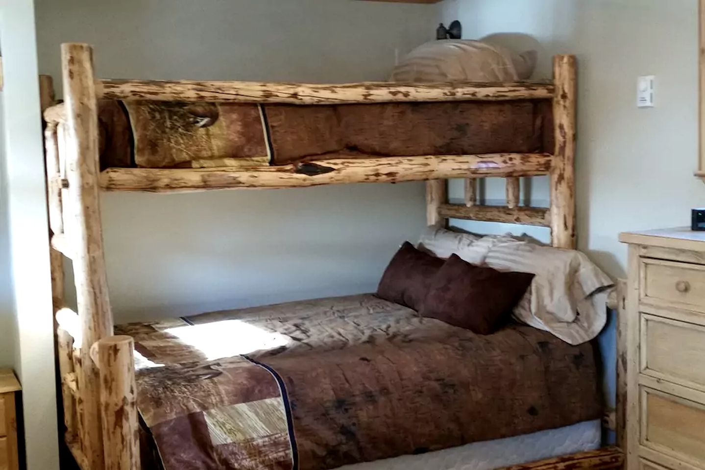 Rustic Mountain Retreat Perfect for Large Groups in Kingston, Idaho