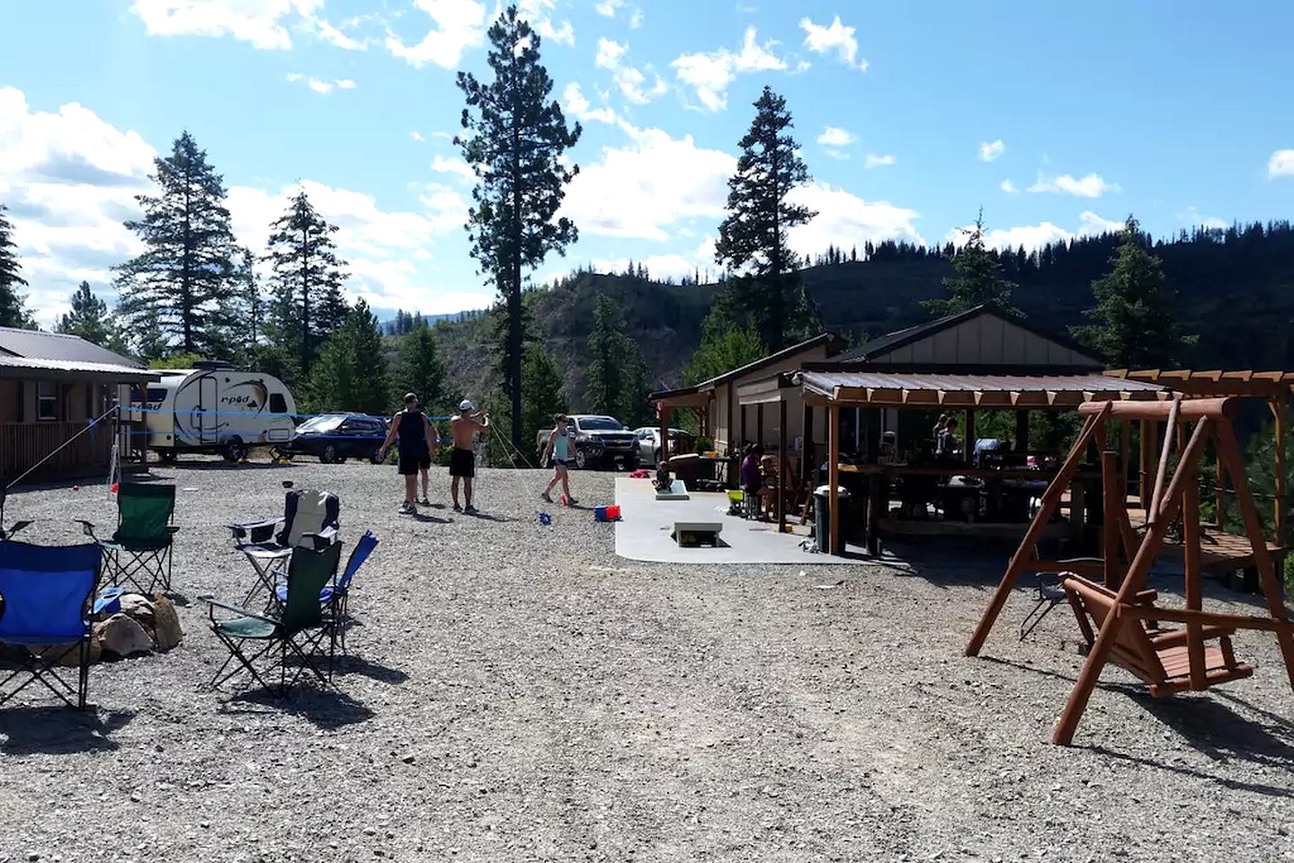 Rustic Mountain Retreat Perfect for Large Groups in Kingston, Idaho