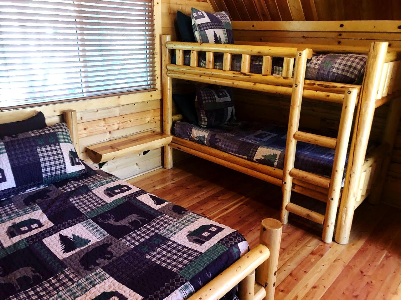 Four-Person Log Cabin Rental for Family-Friendly Getaway near Yosemite, California
