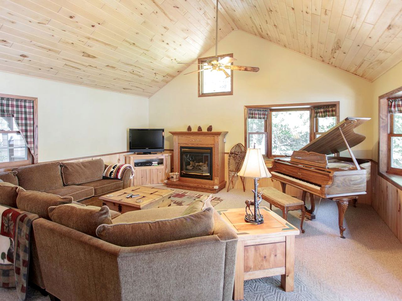 Lakefront Luxury Cabin with Private Beach near Bemidji, Minnesota