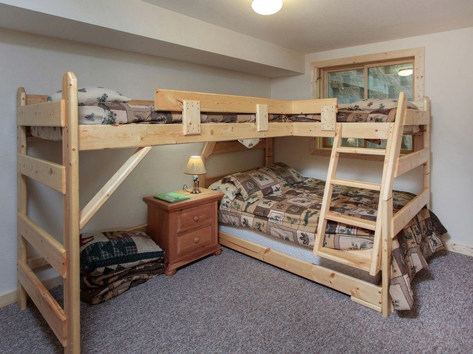 Cabins (Nevis, Minnesota, United States)