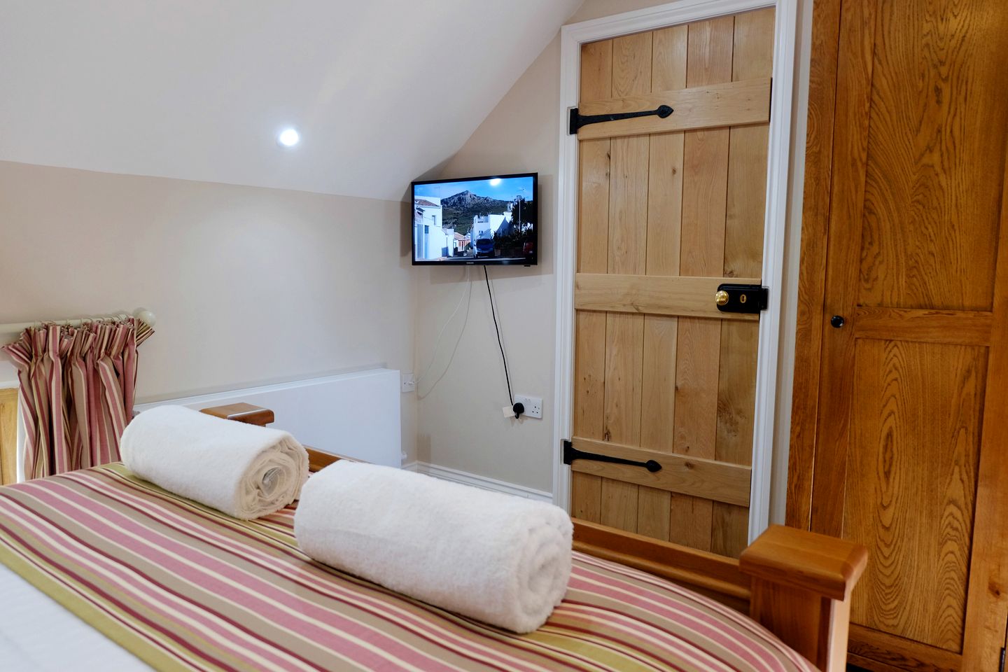 Incredible Spacious Multi-Unit Rental for an Unforgettable Large Group Getaway in the Countryside of Brecon, Wales