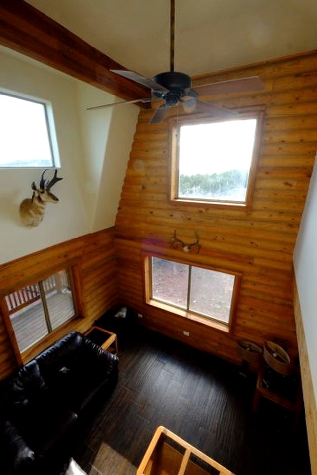 Remodeled, Pet Friendly Log Cabin near the Grand Canyon, Perfect for a Luxurious Glamping Getaway