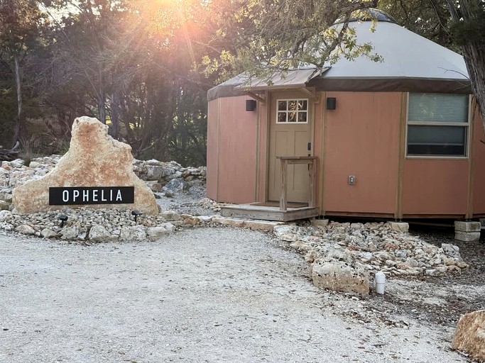 Cabins (United States of America, Canyon Lake, Texas)