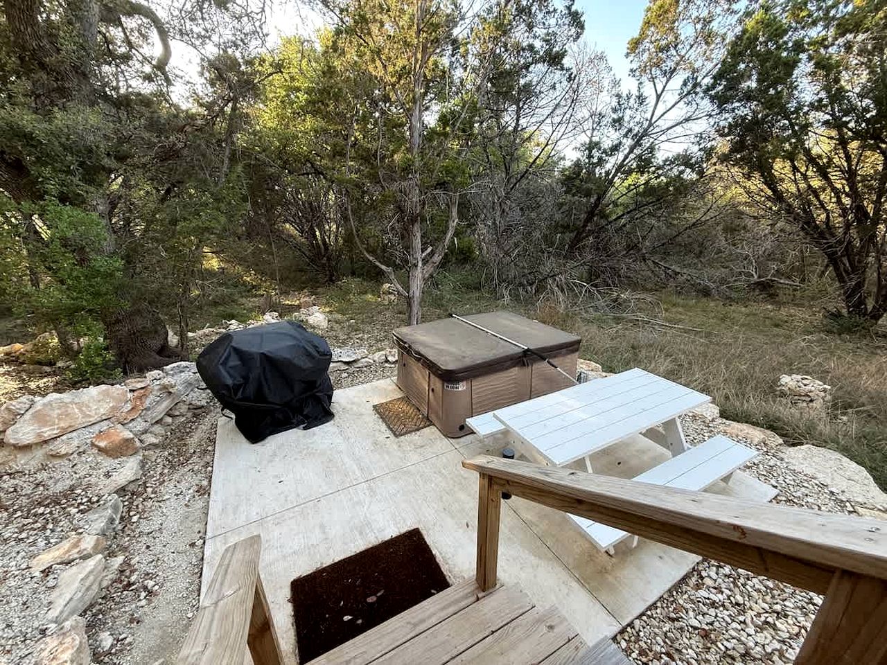Luxurious Yurt-Cabin Glamping Retreat with Private Hot Tub Near Canyon Lake, Texas