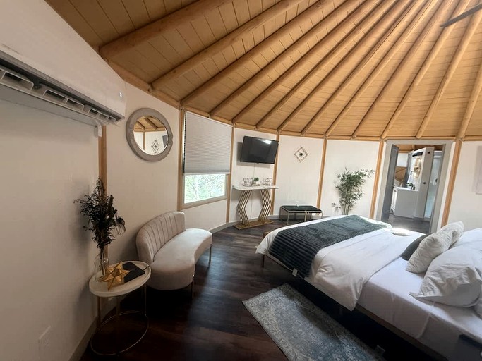 Cabins (United States of America, Canyon Lake, Texas)