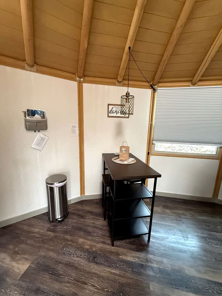 Luxurious Yurt-Cabin Glamping Retreat with Private Hot Tub Near Canyon Lake, Texas