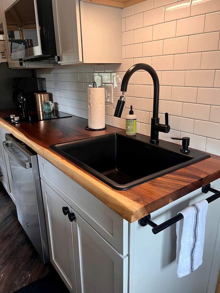 Luxurious Yurt-Cabin Glamping Retreat with Private Hot Tub Near Canyon Lake, Texas