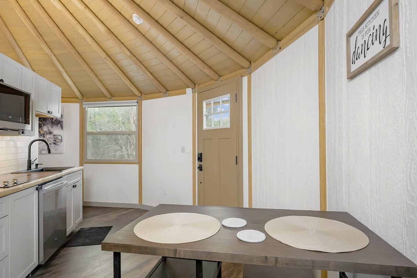 Luxurious Yurt-Cabin Glamping Retreat with Private Hot Tub Near Canyon Lake, Texas