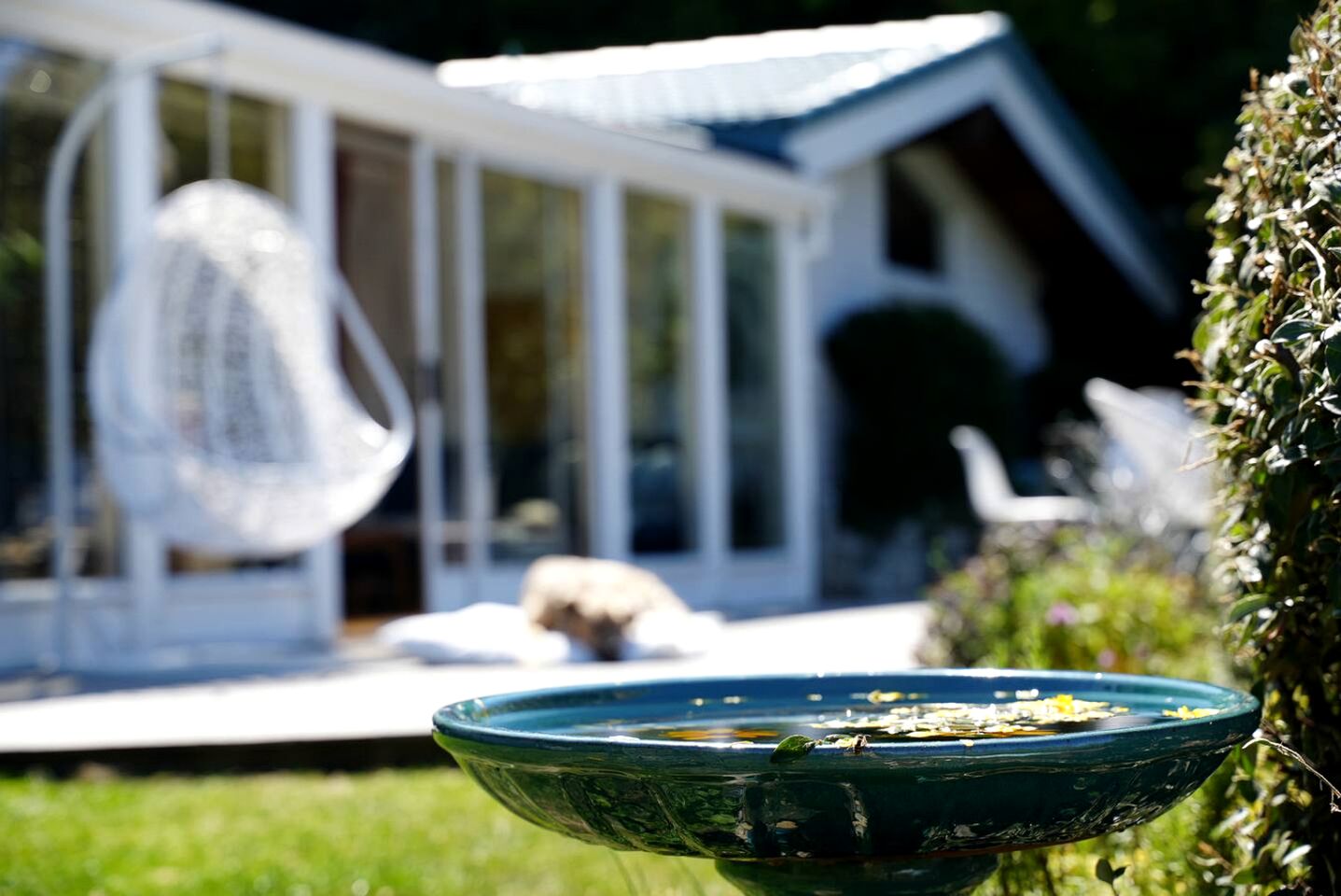 Tranquil Vacation Rental by Lake Wakatipu with Majestic Mountain Views in Queenstown, New Zealand