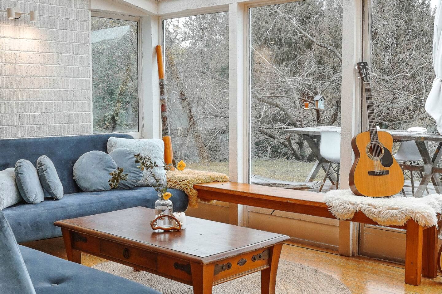 Tranquil Vacation Rental by Lake Wakatipu with Majestic Mountain Views in Queenstown, New Zealand