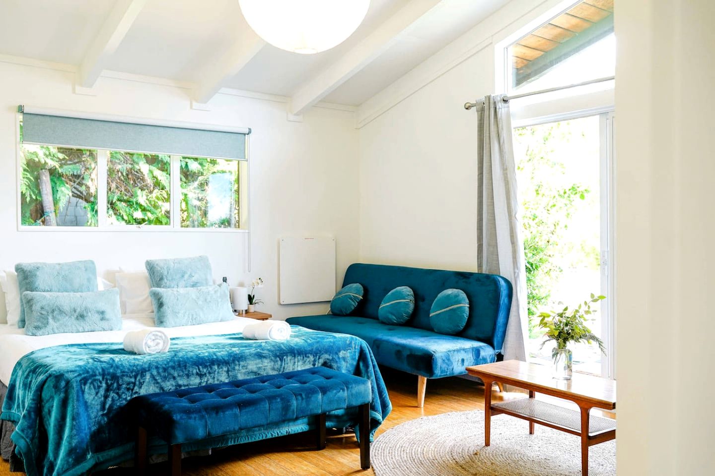 Tranquil Vacation Rental by Lake Wakatipu with Majestic Mountain Views in Queenstown, New Zealand
