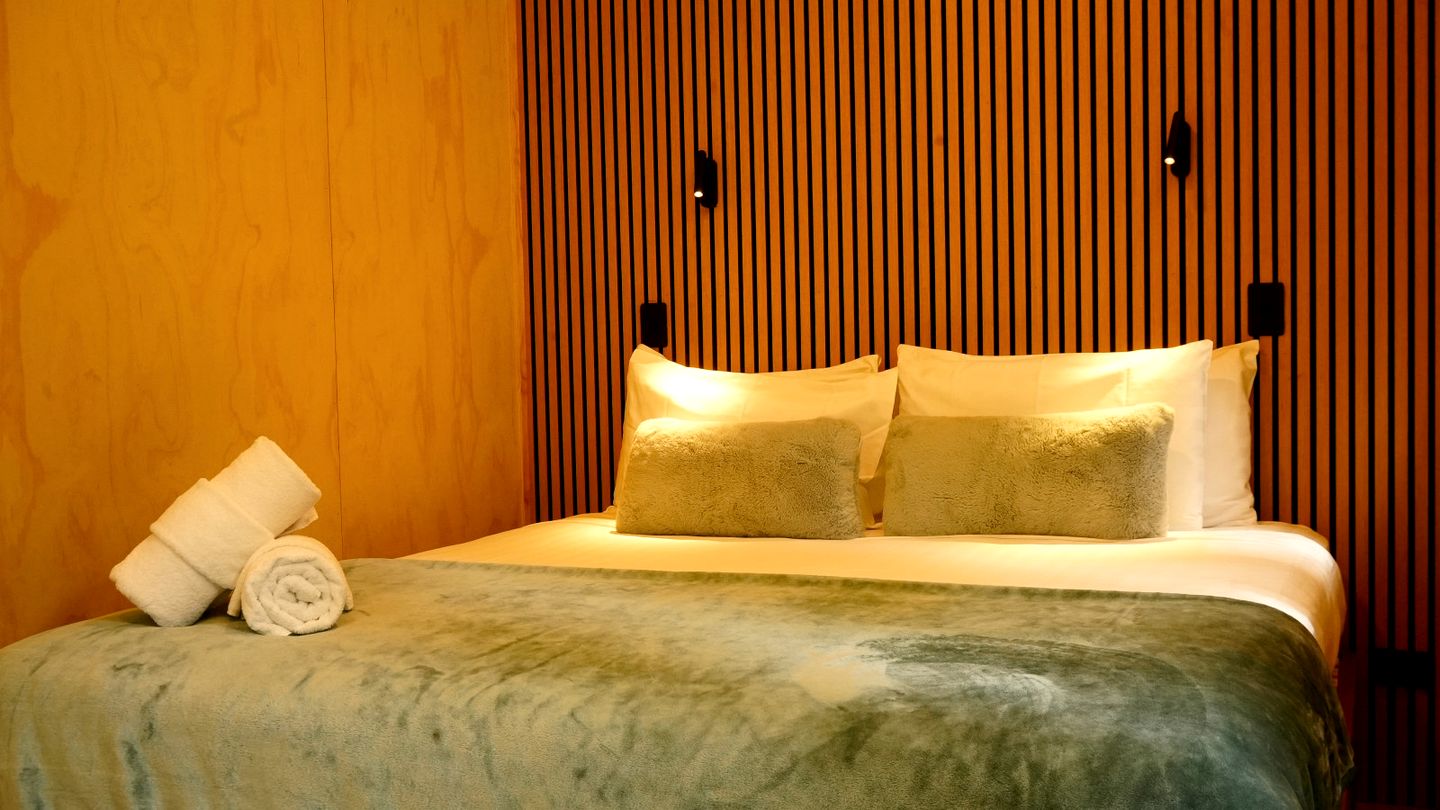 Quiet Private Cabin with Forest Spa Escape Near Bushland | Queenstown, New Zealand