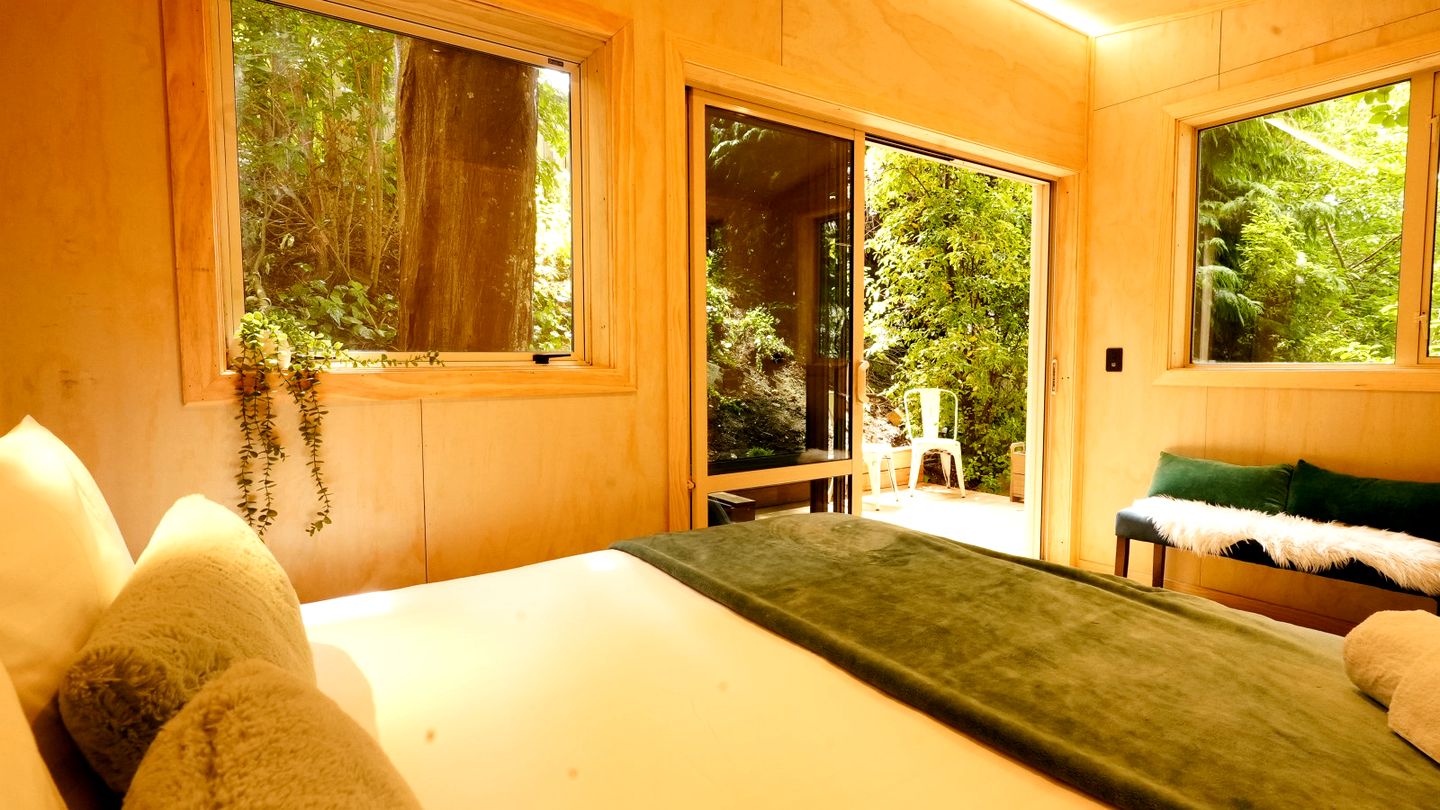 Quiet Private Cabin with Forest Spa Escape Near Bushland | Queenstown, New Zealand