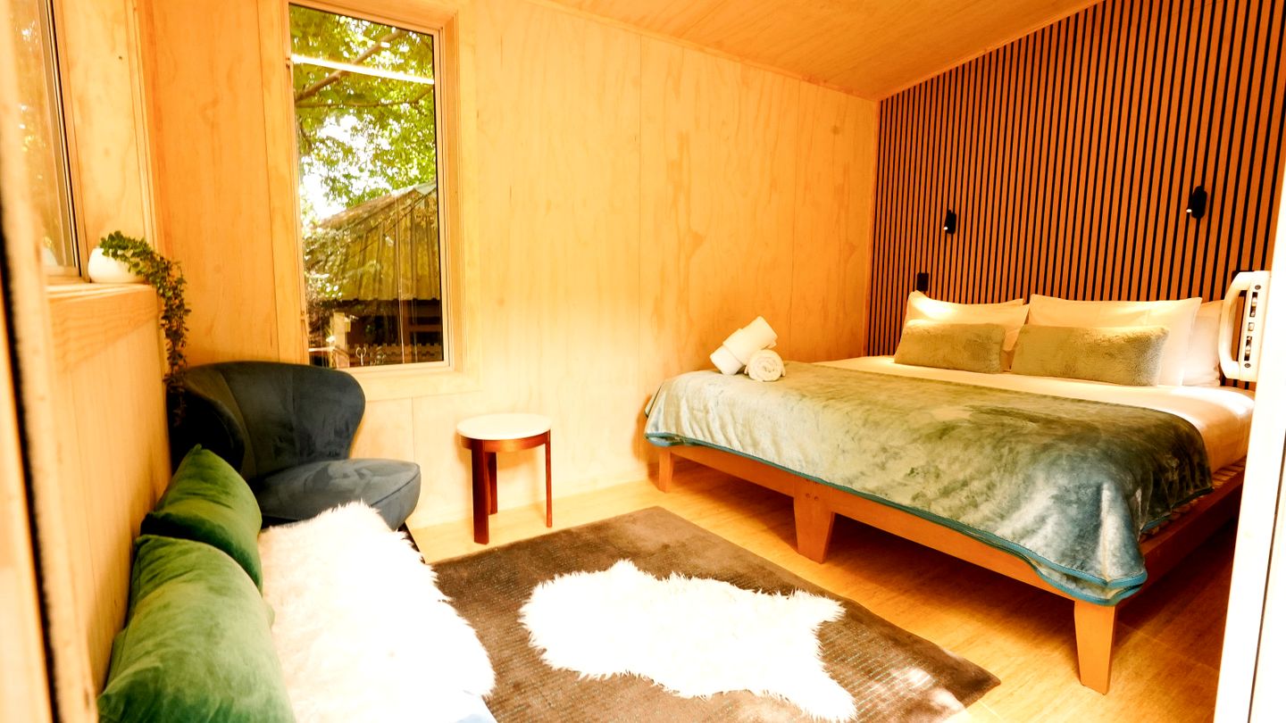 Quiet Private Cabin with Forest Spa Escape Near Bushland | Queenstown, New Zealand