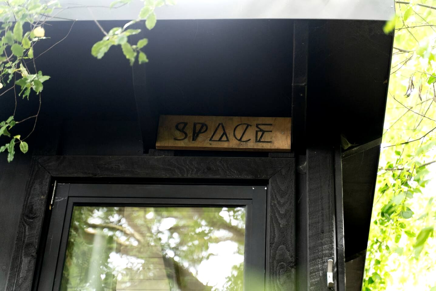 Enchanted Solo Cabin Hideaway with Mountain Views near Lake Wakatipu in Queenstown, New