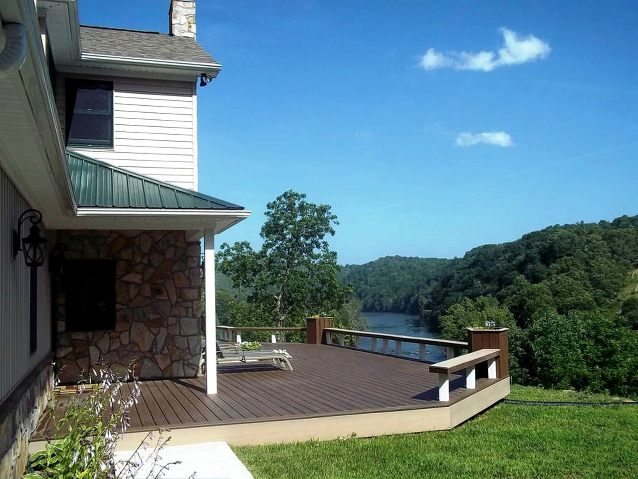 Charming Vacation Rental overlooking New River in the Blue Ridge Mountains of Virginia