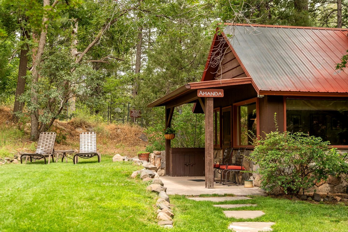 Secluded Cabin Rental for Group Vacation in Oak Creek Canyon