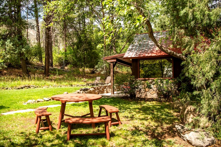 Secluded Cabin Rental for Group Vacation in Oak Creek Canyon | Cabins (Sedona, Arizona, United States of America)