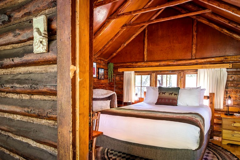 Romantic Creekside Log Cabin Rental for Two in Sedona, Arizona | Cabins (Sedona, Arizona, United States of America)