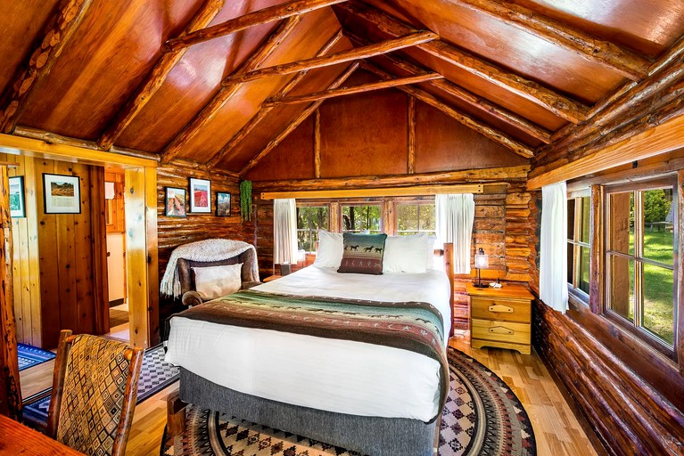 Romantic Creekside Log Cabin Rental for Two in Sedona, Arizona | Cabins (Sedona, Arizona, United States of America)