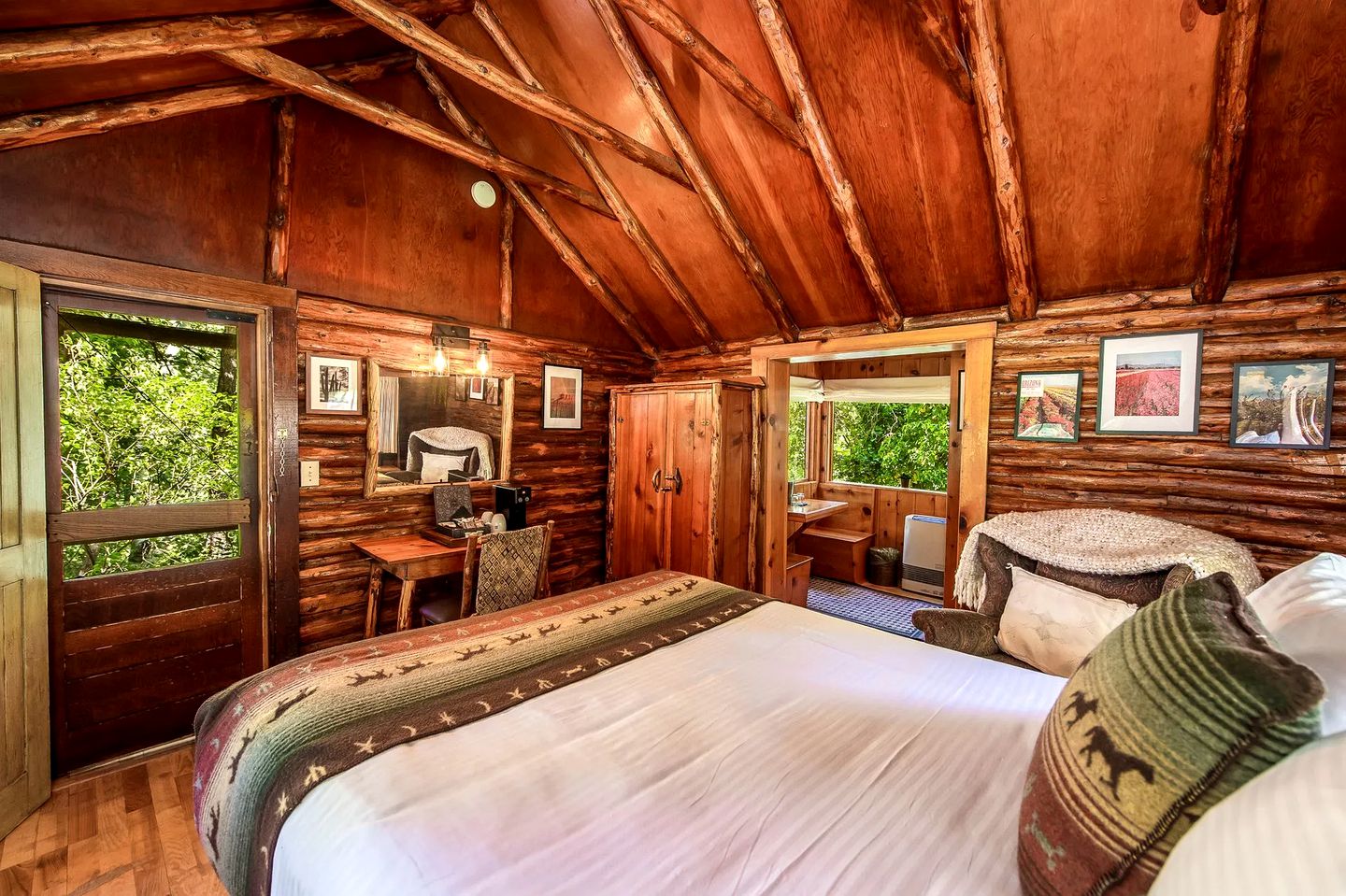 Romantic Creekside Log Cabin Rental for Two in Sedona, Arizona