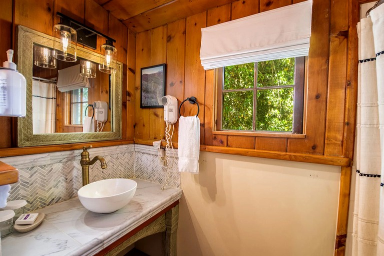 Romantic Creekside Log Cabin Rental for Two in Sedona, Arizona | Cabins (Sedona, Arizona, United States of America)