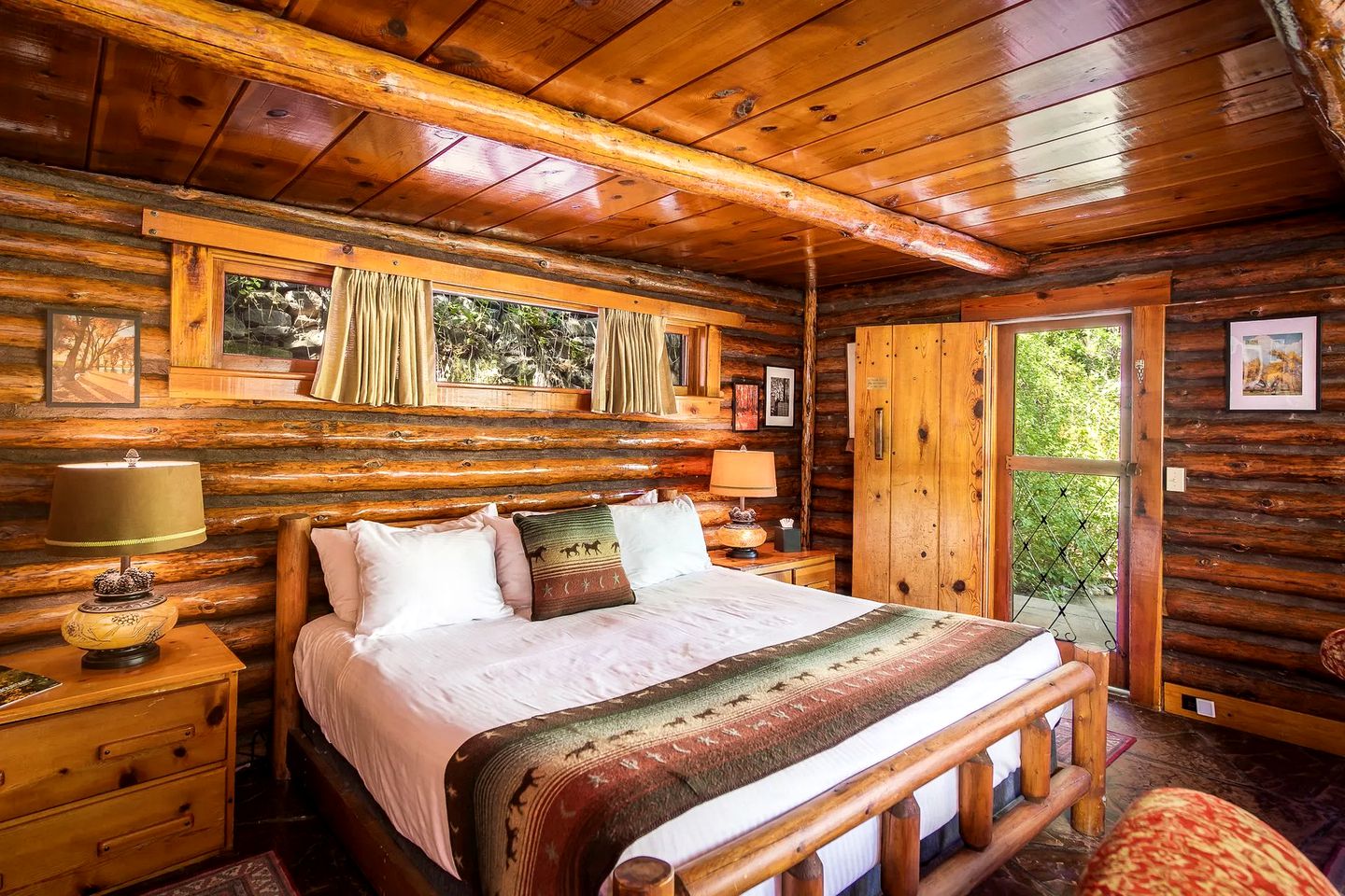 Intimate Bed and Breakfast Cabin Rental for Three in Northern Arizona