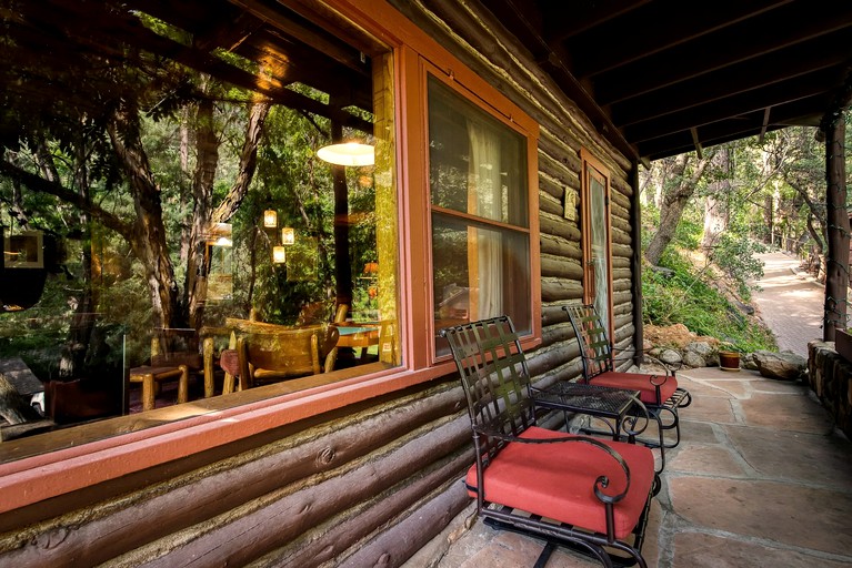 Hilltop Log Cabin Rental with Breakfast & Dinner Included in Oak Creek Canyon | Cabins (Sedona, Arizona, United States of America)